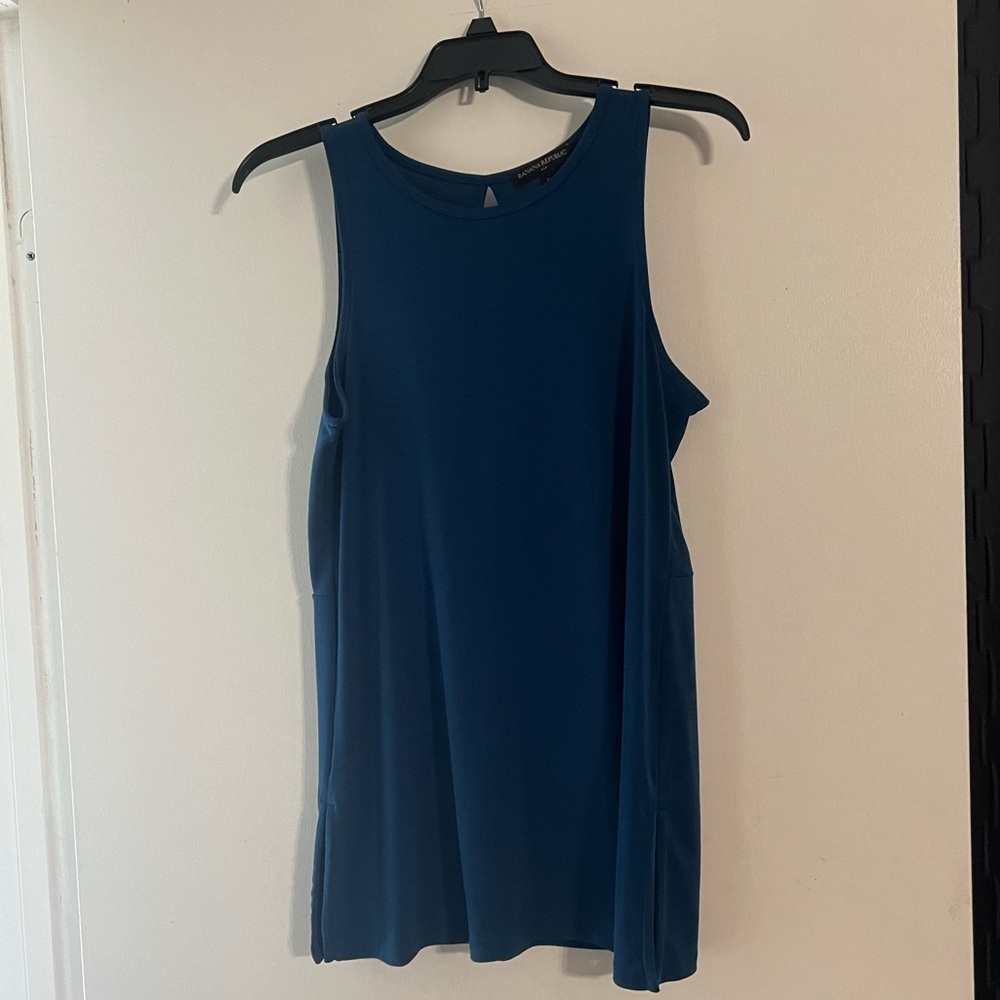 Banana Republic blue sleeveless blouse Size S